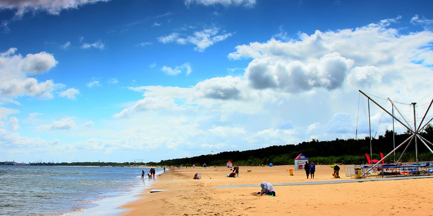 Scenic image of the beautiful Jelitkowo Beach under the sunny sky in Poland