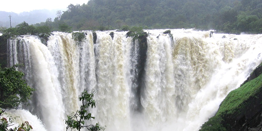 An image showing the segmented streams of Jog Falls, highlighting its vertical drop