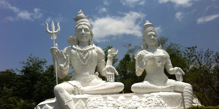 Image Of the god Shiva and Goddess Parvati in Kailasagiri in Andhra Pradesh