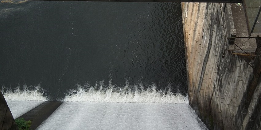 Karapuzha Dam Lake with a glittering water body in Wayanad.