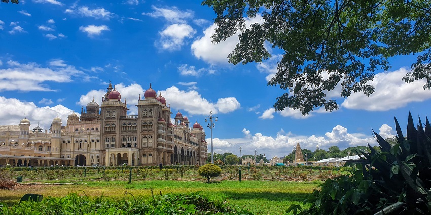 An image of the Durga Temple in Karnataka, one of the places to see in India for couples