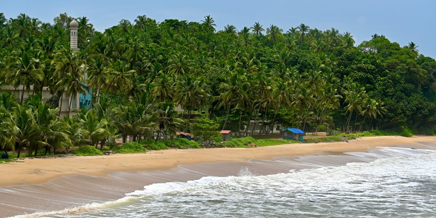 An image of Kasarkod, one of the beaches with clean surroundings.