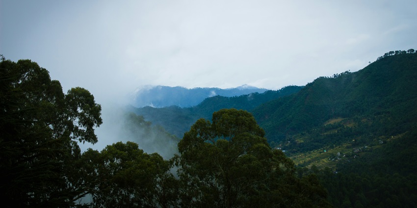 Kausani, one of the underrated hill stations in India, is located in Almora, Uttarakhand.