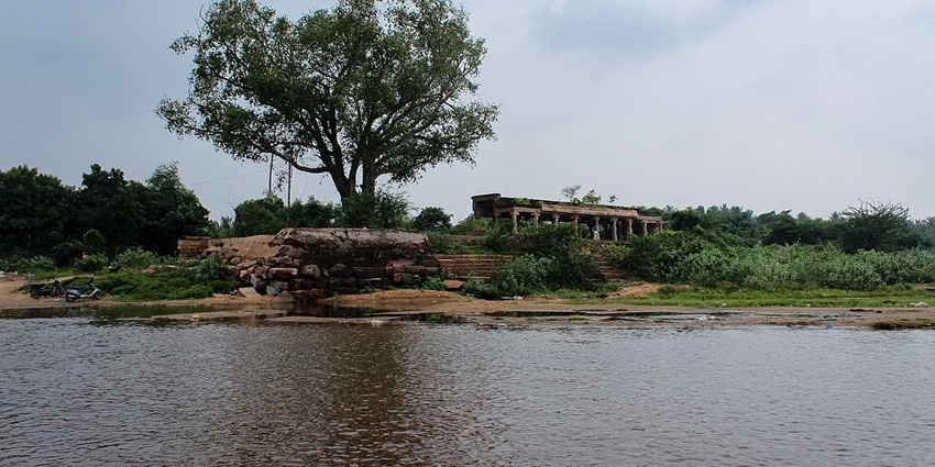 Banks of the river Kaveri, surrounded by greenery and located near the temple.