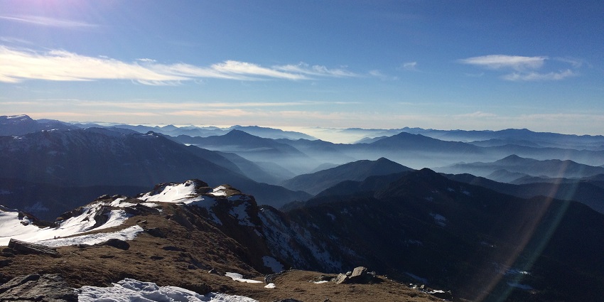 An image of a view from the Kedarkantha peak, a spot for adventure trekking in India