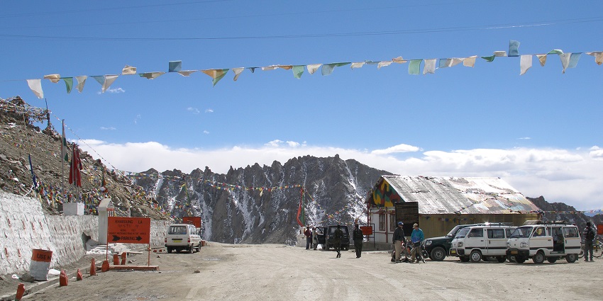 Tourists at Khardung La, the highest motorable pass to visit after paragliding in Leh
