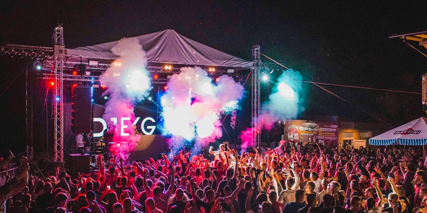 Georgia nightlife offers techno, electronic music, and an immersive atmosphere.
