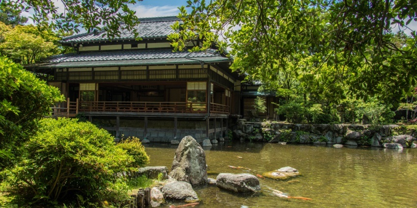 Traditional Japanese indoor onsen at Kibune Tenzan, offering a tranquil spa experience