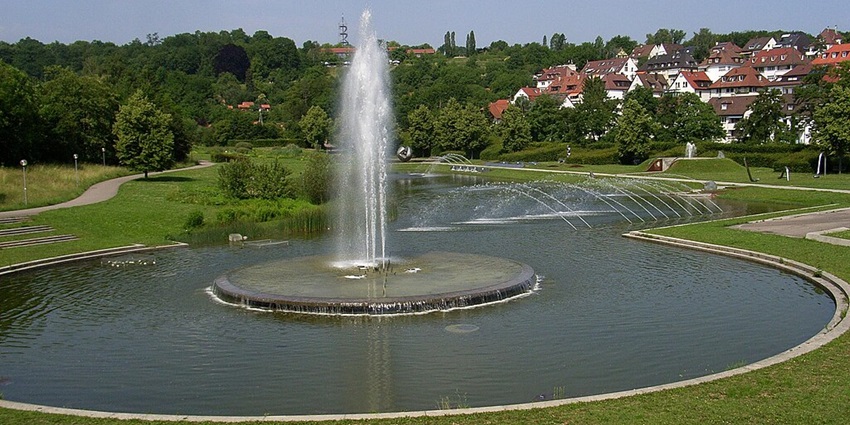 An image showing the lush greenery and scenic views of Höhenpark Killesberg.