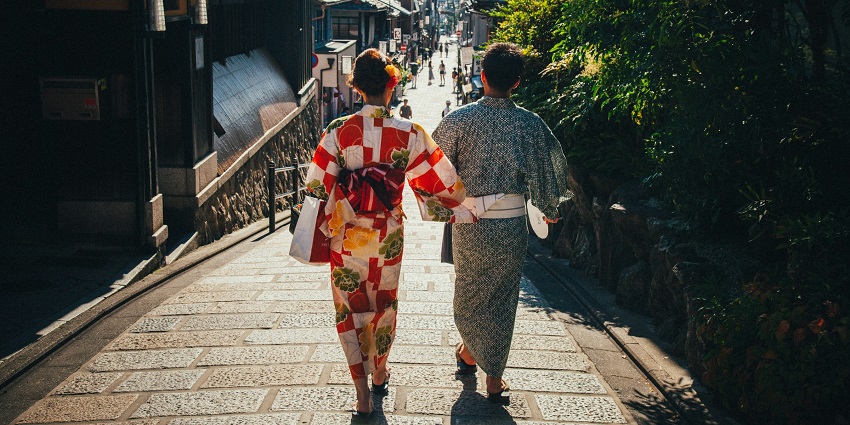 Dress traditionally for a romantic Tokyo date, a way to celebrate Valentine’s Day in Japan.