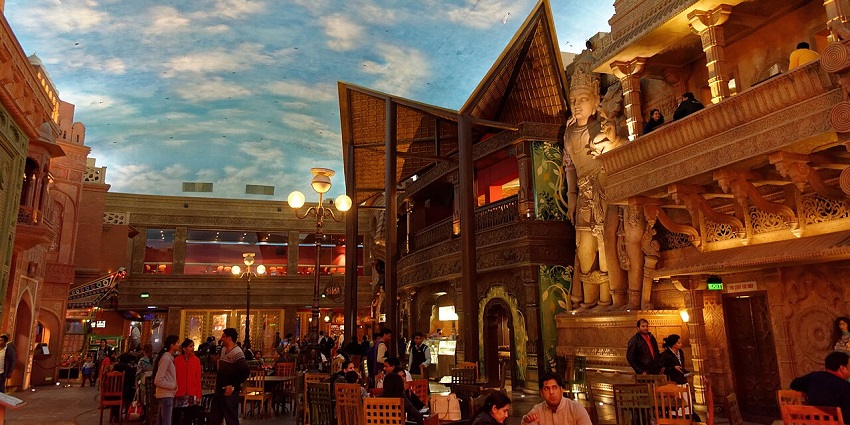 Experience live performances and India’s vibrant culture at the Kingdom of Dreams