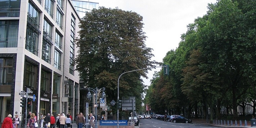 An image showing the elegant Königsallee street, known for luxury shopping in Düsseldorf.
