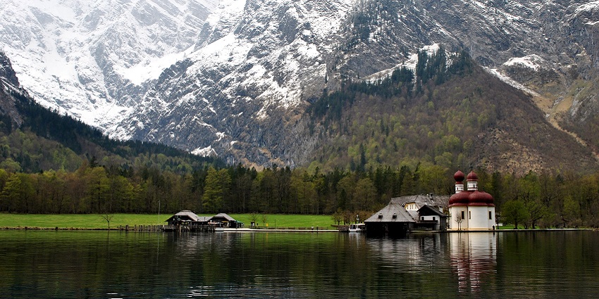Image of the stunning Lake Königssee, a tourist attraction near Berchtesgaden National Park.