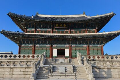 Korean temples blend nature, architecture, and spiritual traditions in serenity.