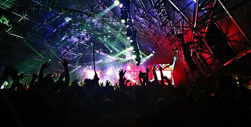 A view of a club of the region featuring a lively crowd and shimmering neon lights.