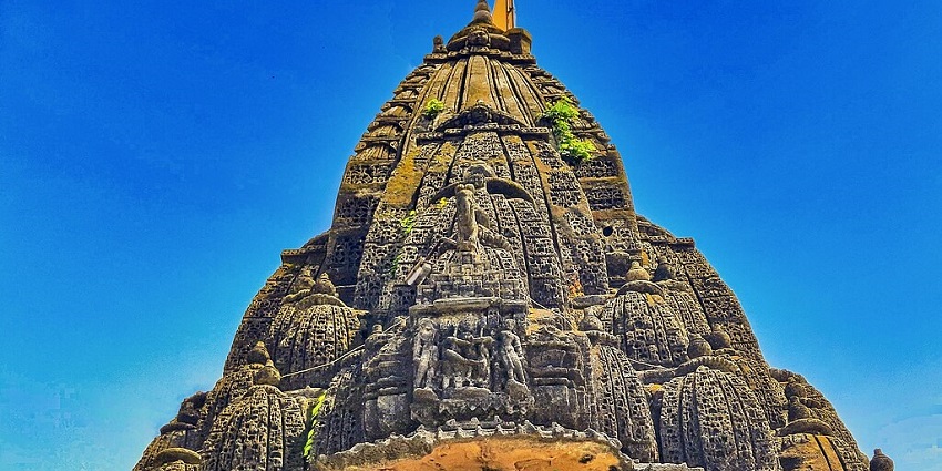 Image of a Mahadev temple with historical significance - places to visit in Lohaghat