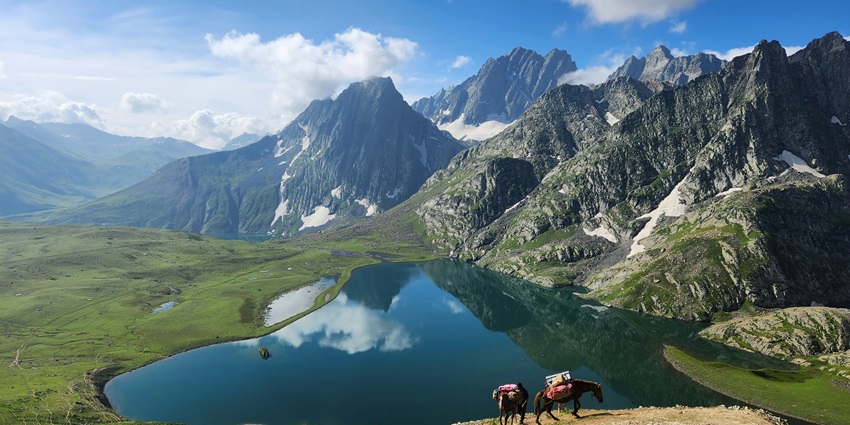 An image of one of the lakes in Jammu and Kashmir with pristine blue waters.