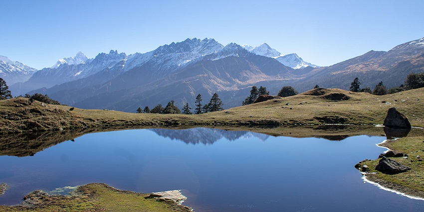 An image of Kuari Pass Trek, one of the best places for trekking in December in India.