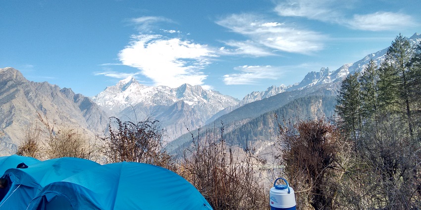 An image of the Kuari Pass Trek that is located in the state of Uttarakhand in India
