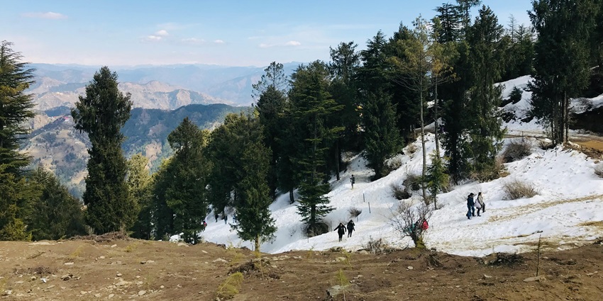 Kufri is one of the best hill stations in India with snowfall for travellers to visit.