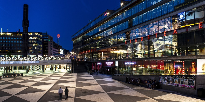 An image of Oslo nightlife at Kulturhuset, a vibrant hub with good architecture and crowd