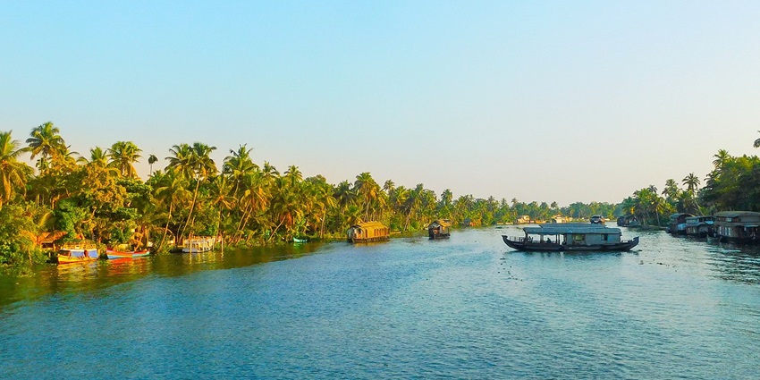 An image showing Vembanad, the longest lake in India and one of the best places to visit in November in India for couples.