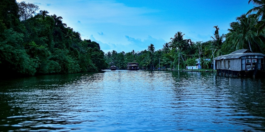 Kumarakom’s backwaters and houseboats make it one of the places to visit for couples in India.