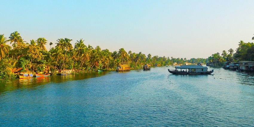 Kumarakom is one of the most beautiful places to visit for honeymoon in December in India.