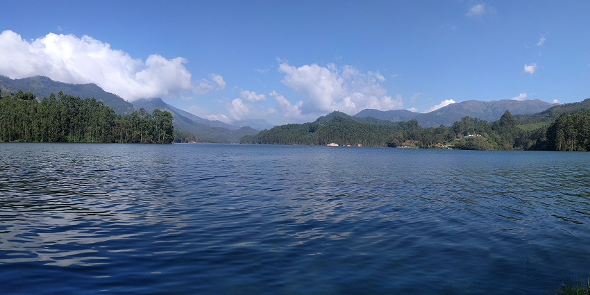 Beautiful view of the Kundala Lake on which Kundala Dam is built in Munnar, Kerala.