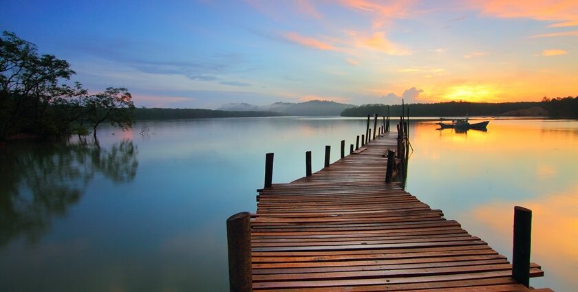 A stunning image of one of the most mesmerising lakes in Lucknow, Uttar Pradesh.