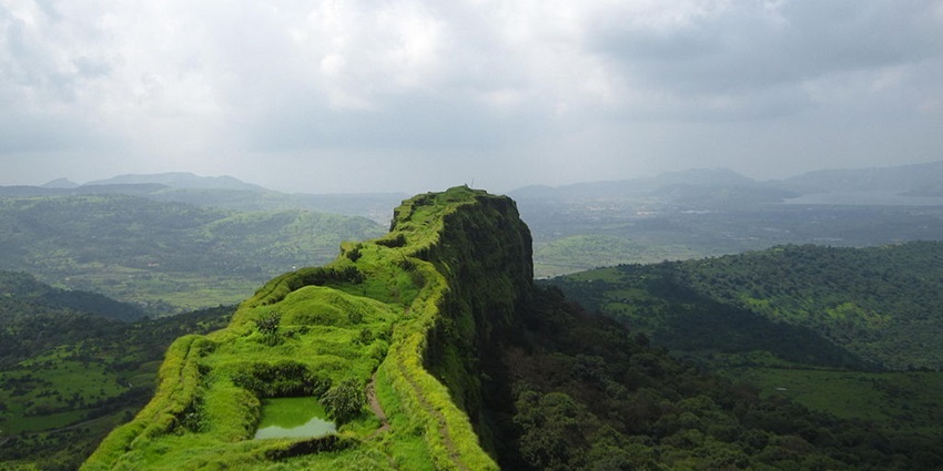 Laling Fort in Dhule offers panoramic views and showcases ancient architecture amidst its ruins