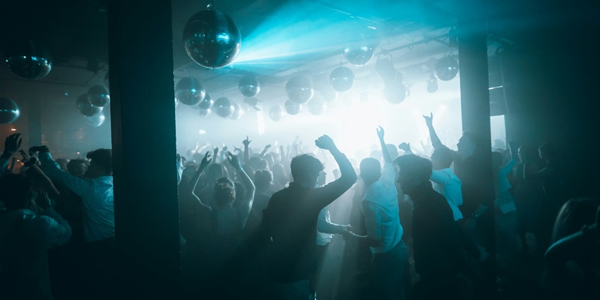 An image of dance floor that is capturing the essence of Ibiza nightlife at Lío Ibiza