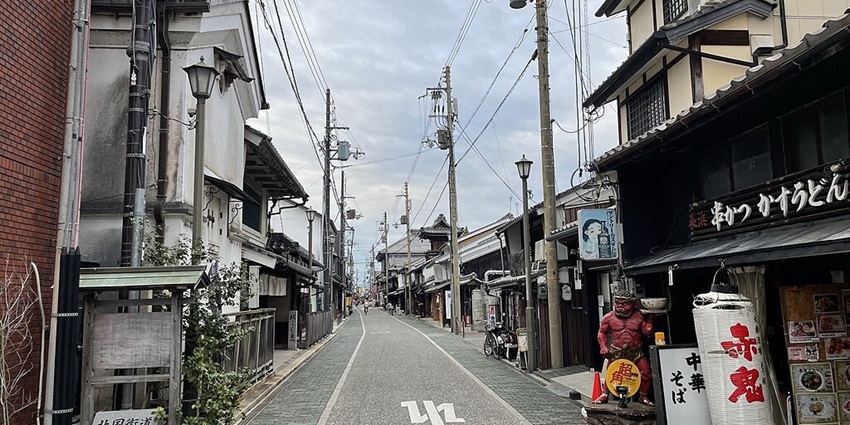 Kurokabe Square Street in Shiga prefecture with multiple shops and electricity poles.