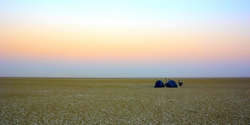 Sambhar area with Shakambari mata temple in the middle and people walking on the sand