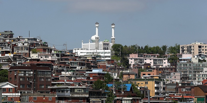 The mosques in South Korea feature exquisite architecture.