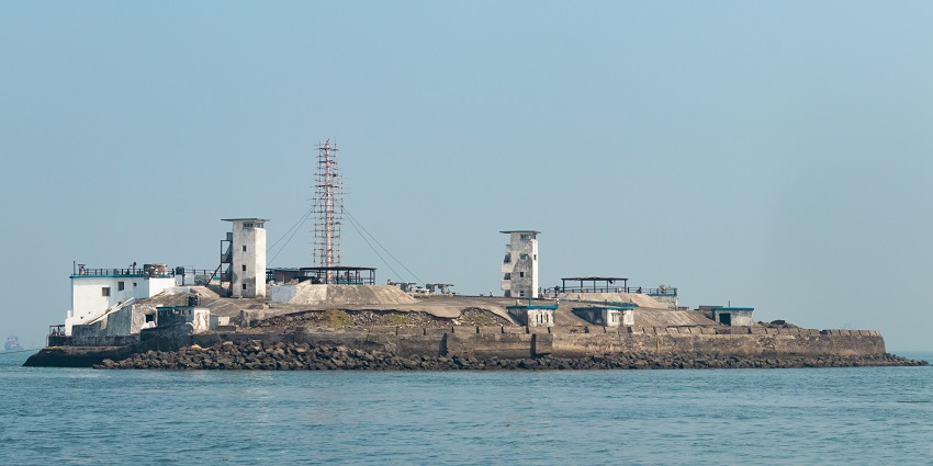 The picture of the Mumbai coastal area called Battery located in Mumbai, Maharashtra