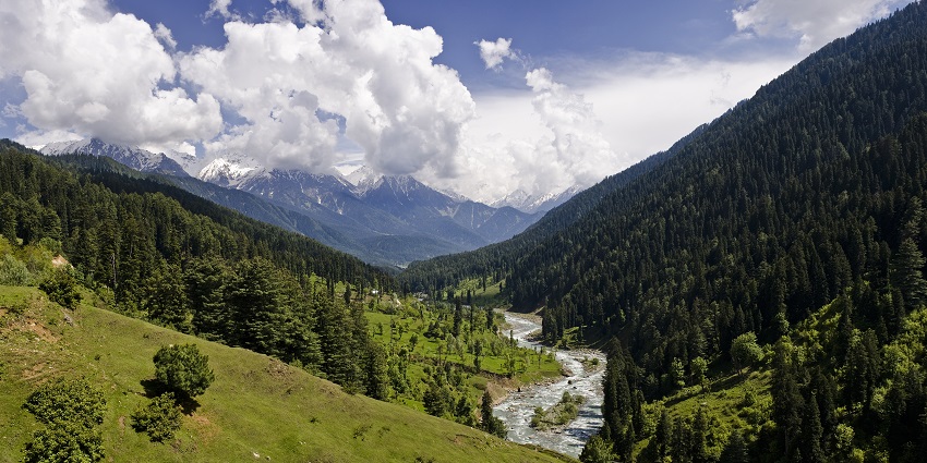 Jammu and Kashmir lies in the northernmost region of India, a paradise on earth.