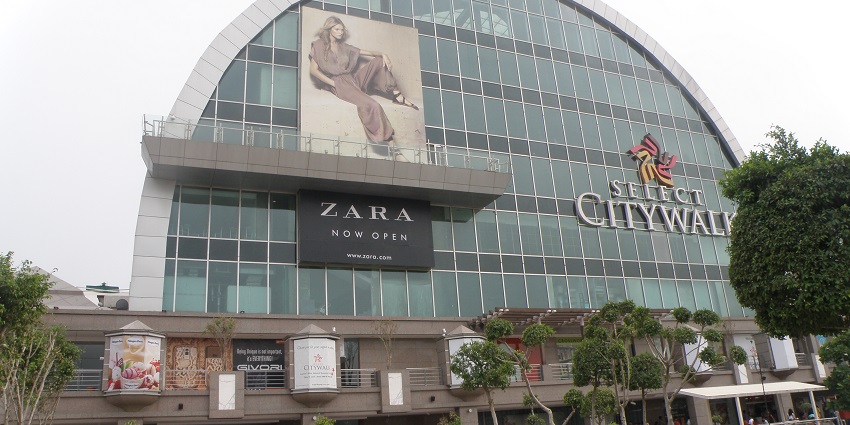 A close-up shot of the dome at Select City Walk, the biggest shopping mall in Delhi