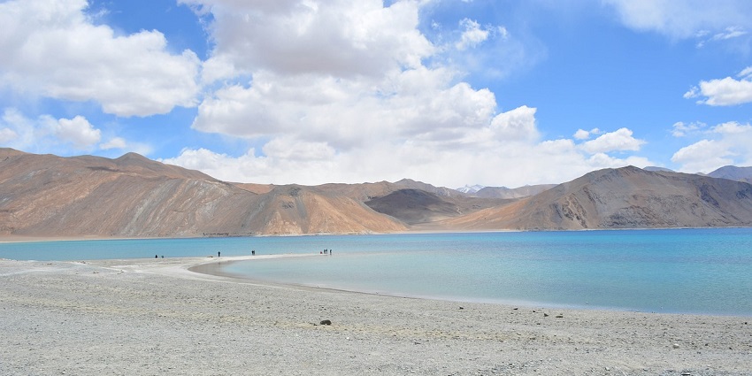 A wonderful spot near the mountains and rugged terrain perfect for paragliding in Leh