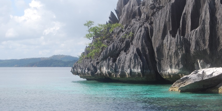 Palawan Island features stunning landscapes, mountains, beaches, and natural magnificence.