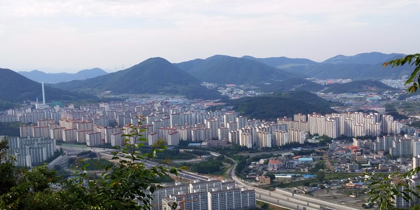 Lotte Water Park in Gimhae offers easy access from Busan