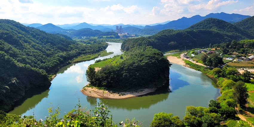 View of Seoraksan National Park offers stunning mountain views and coastal scenery.