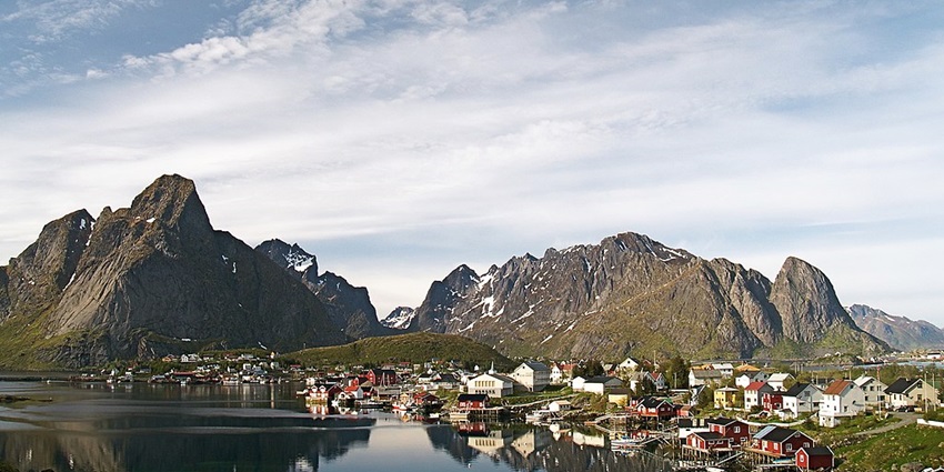 Image of the breathtaking Lofoten Islands, renowned among tourist attractions in Norway
