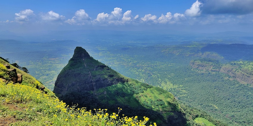 An image of the Khandala Ghat which offers refreshing getaway with cool temperatures.