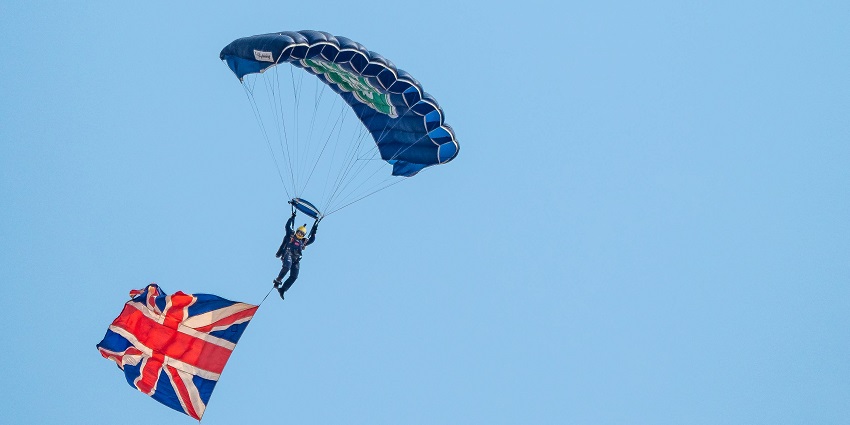 Experience an adrenaline rush with breathtaking aerial views of London’s skyline, and landmarks.