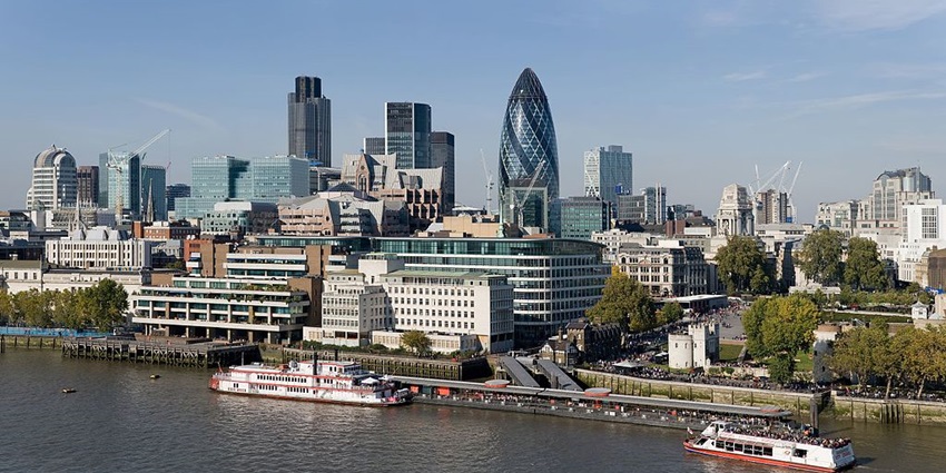London is among the best places to visit in England in July blending history, culture, and modern skyline views.