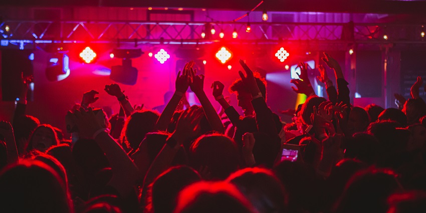 Image of vibrant lights in a nightclub energetic vibes in Lisbon’s nightlife