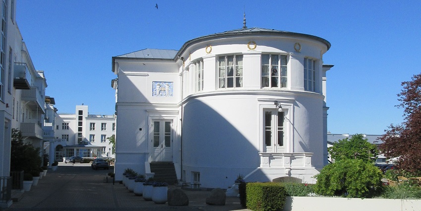 An image of the Kurhotel Skodsborg, a nice place to visit on Valentine's Day.
