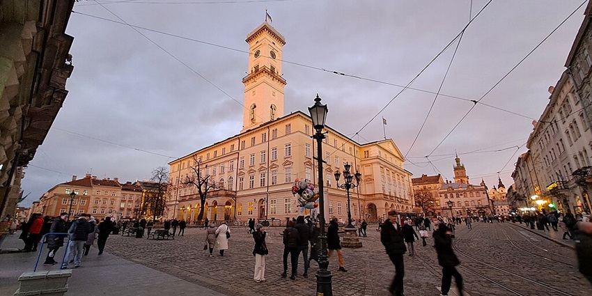 Celebrate Valentine’s Day in Ukraine with enchanting architecture and vibrant cultural heritage.