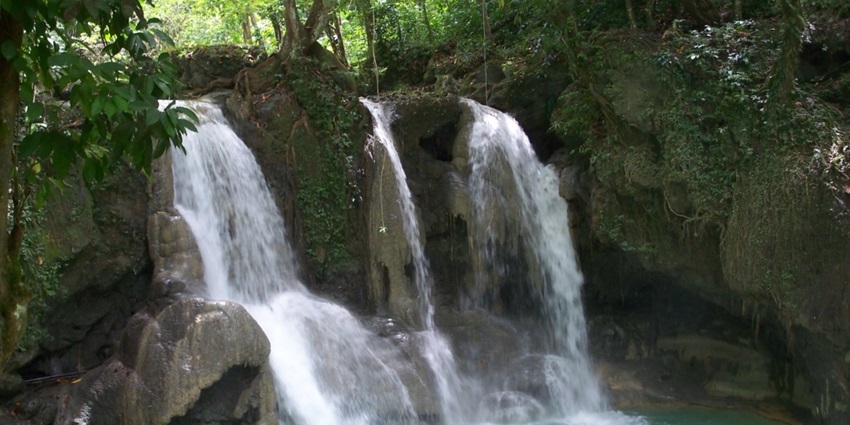 Natural hot spring with relaxing geothermal waters and scenic surroundings.
